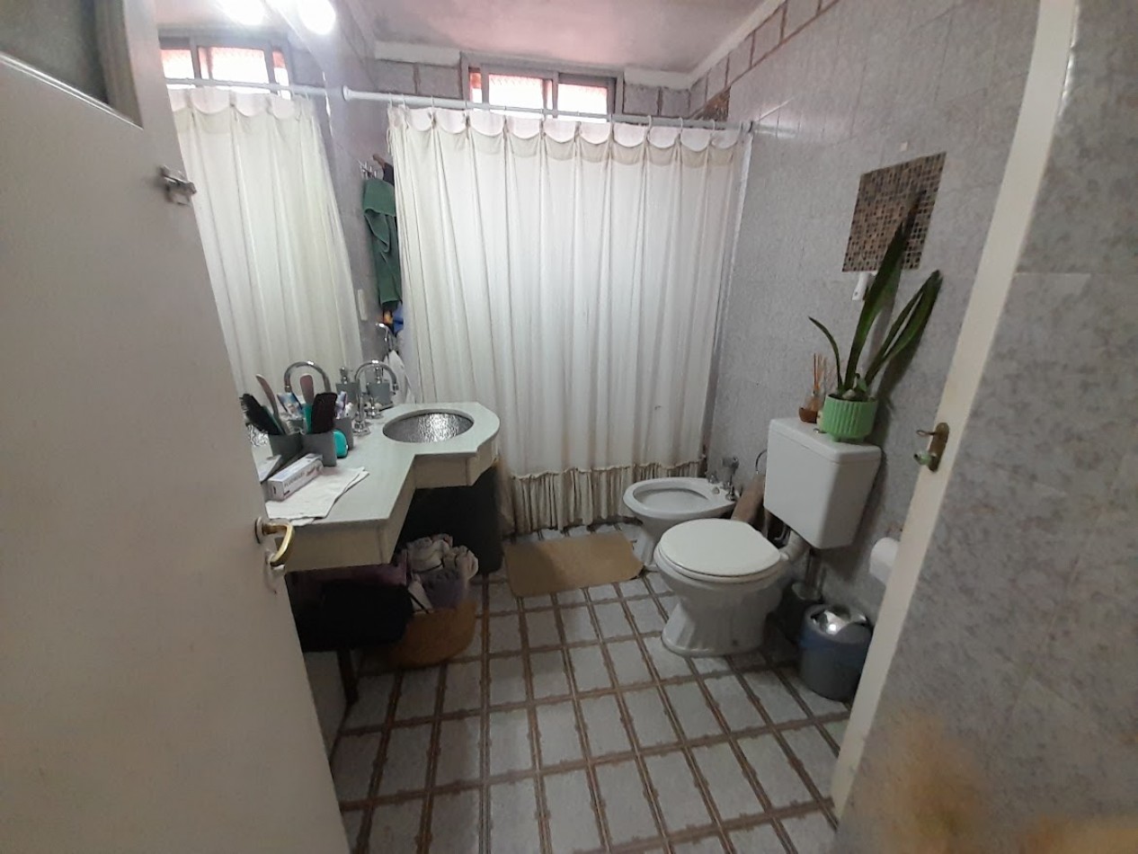 CASA CENTRICA CON 3 DORMITORIOS