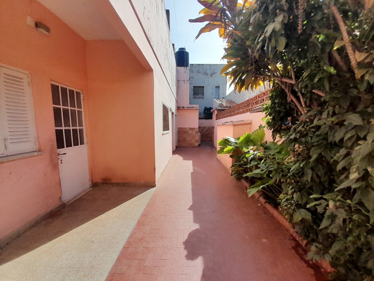 CASA CENTRICA CON 3 DORMITORIOS