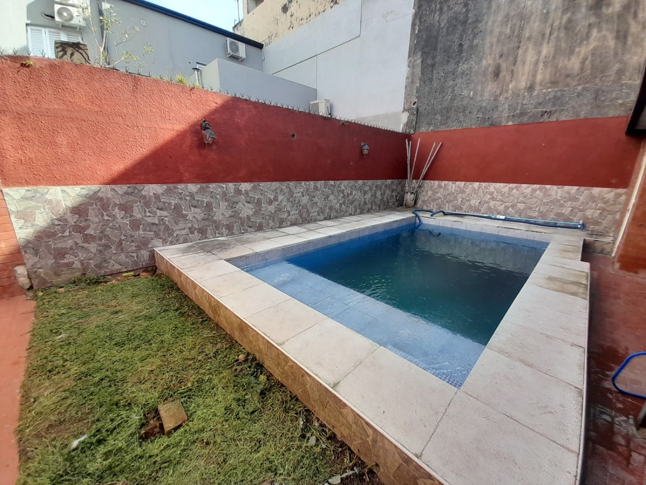 CASA CENTRICA CON 3 DORMITORIOS