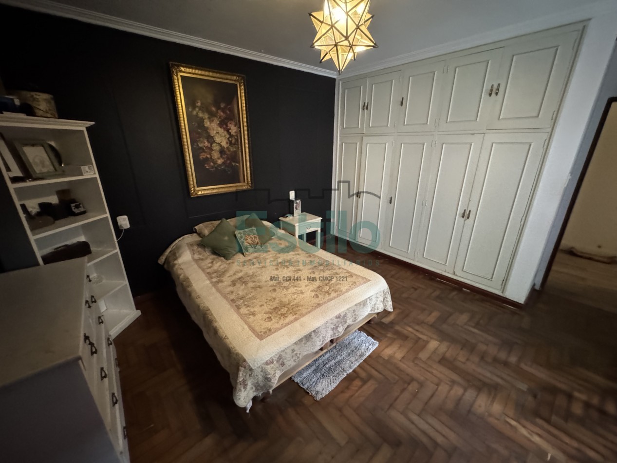 CASA CENTRICA CON LOCAL COMERCIAL