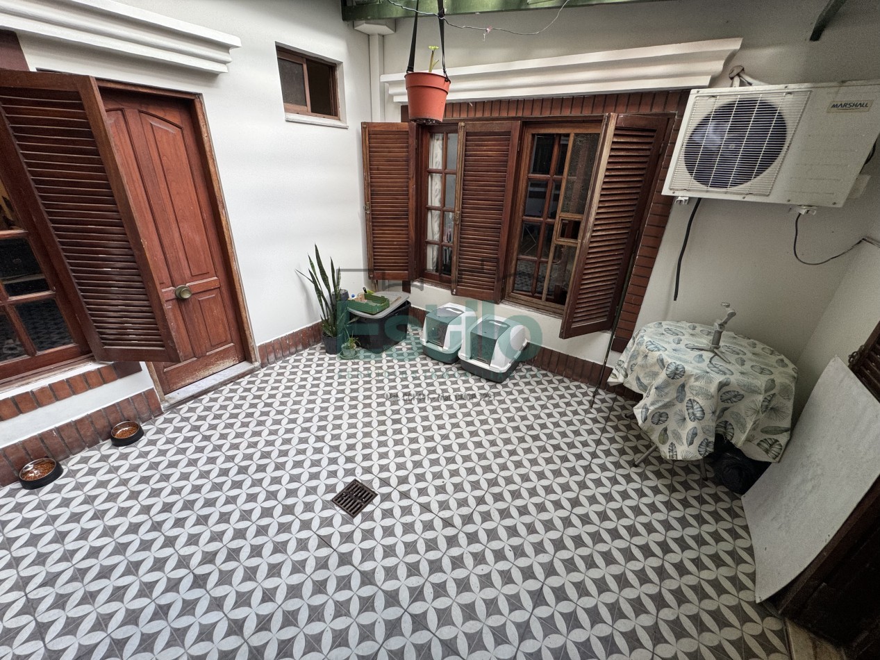 CASA CENTRICA CON LOCAL COMERCIAL
