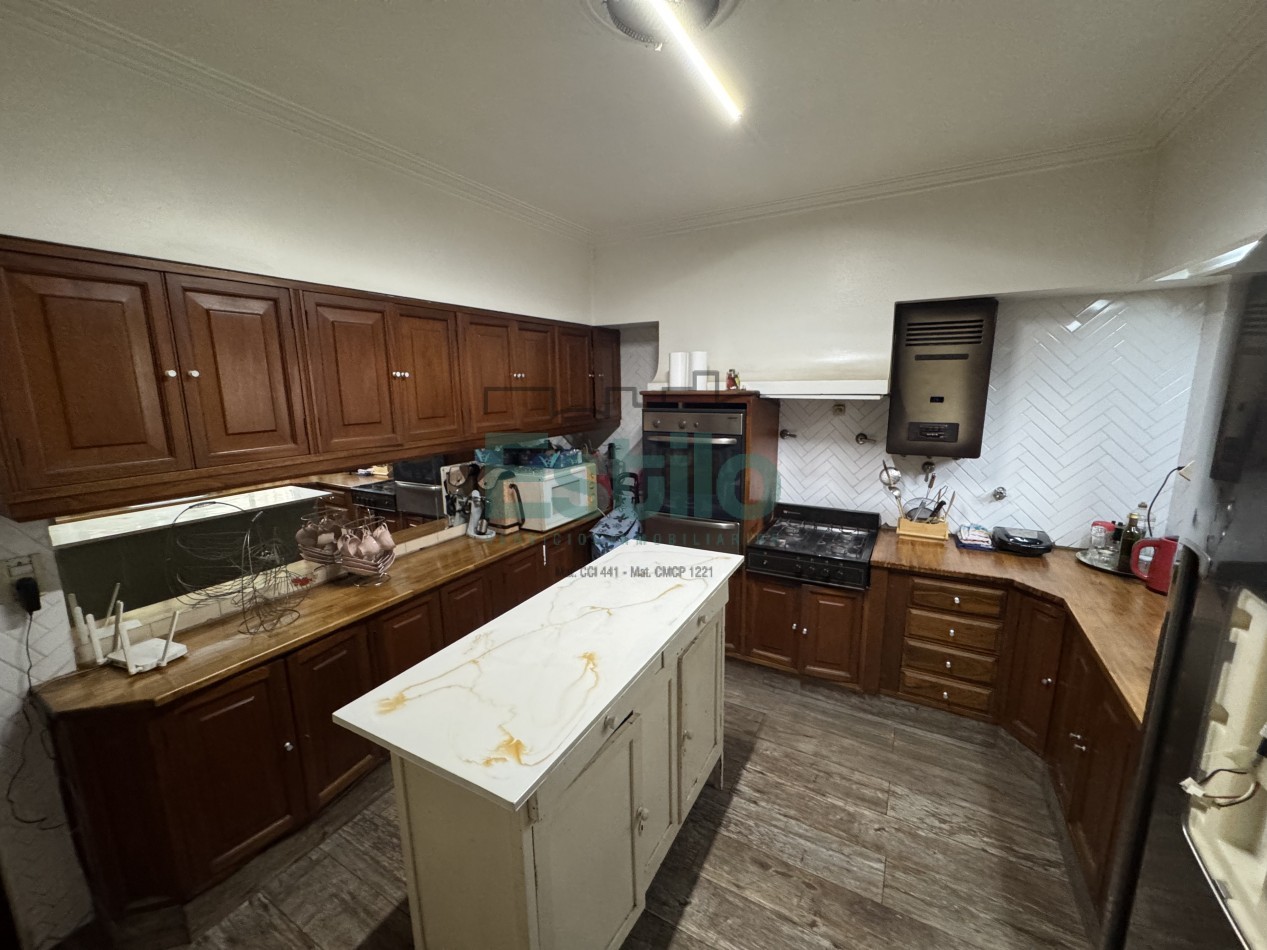 CASA CENTRICA CON LOCAL COMERCIAL