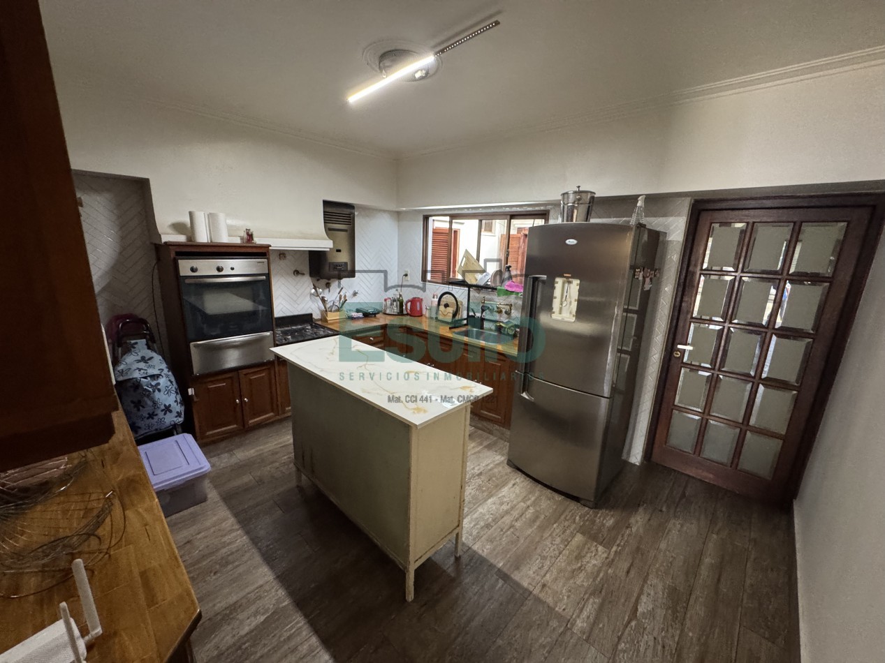 CASA CENTRICA CON LOCAL COMERCIAL