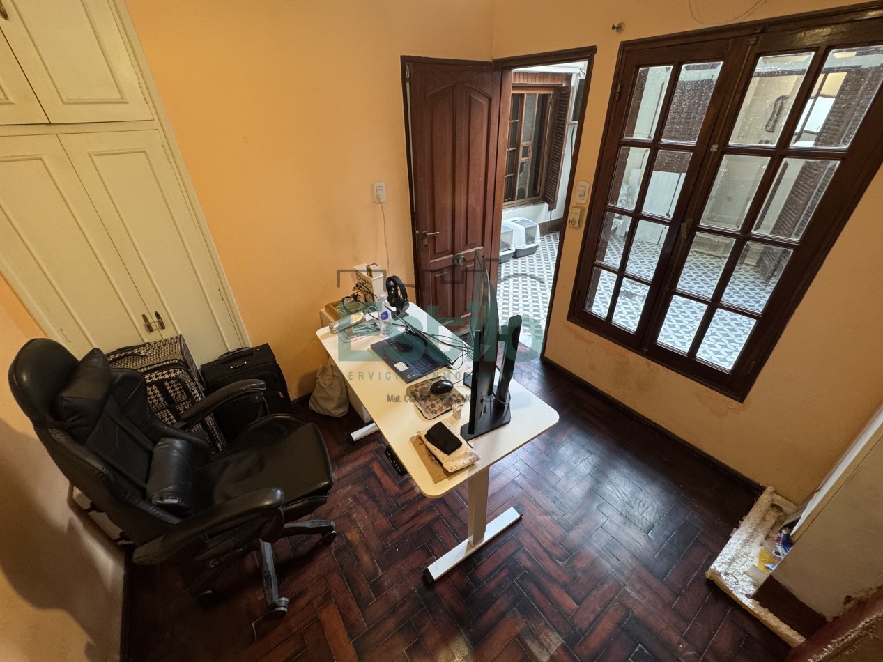CASA CENTRICA CON LOCAL COMERCIAL