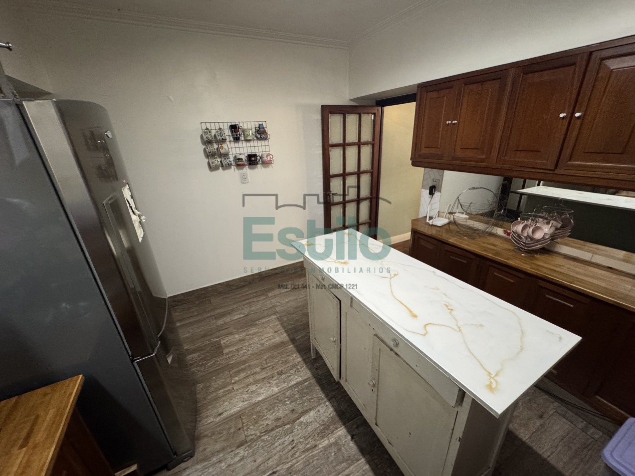 CASA CENTRICA CON LOCAL COMERCIAL