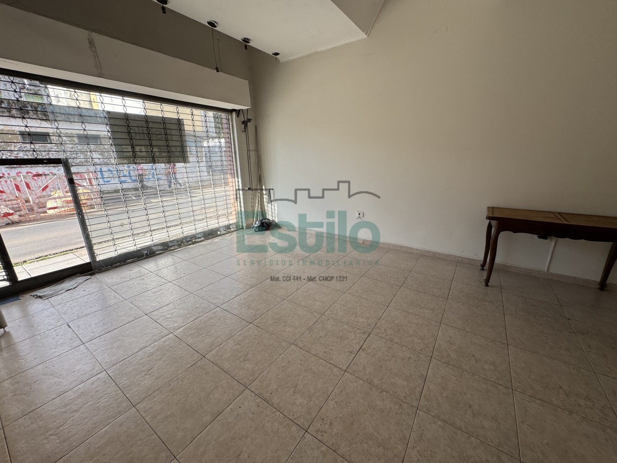 CASA CENTRICA CON LOCAL COMERCIAL