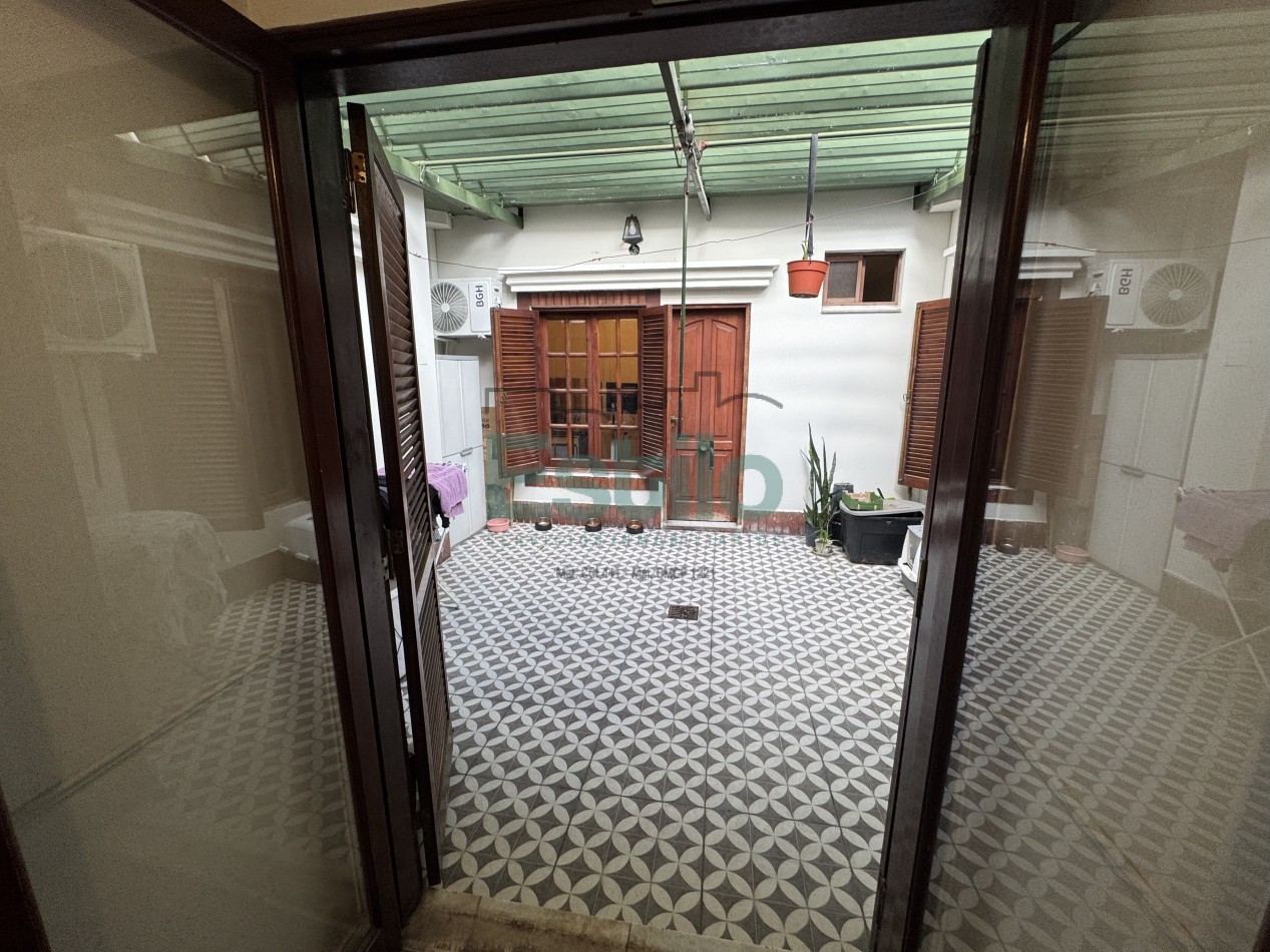 CASA CENTRICA CON LOCAL COMERCIAL