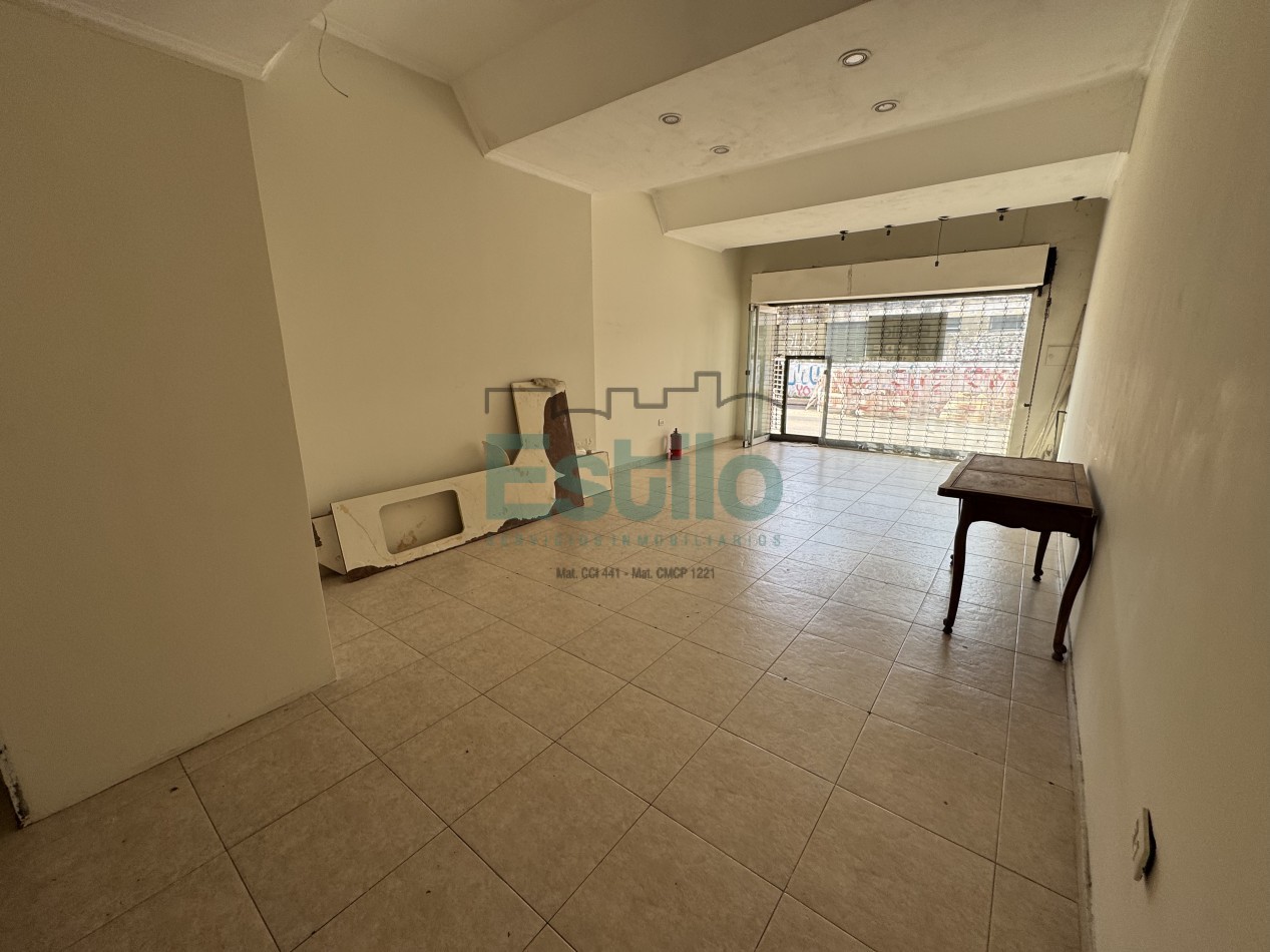 CASA CENTRICA CON LOCAL COMERCIAL