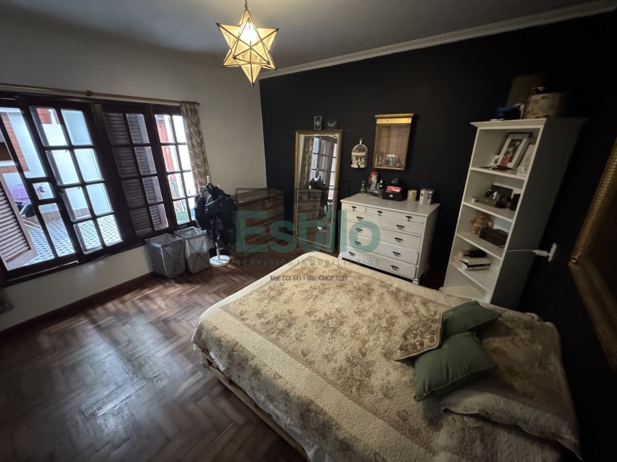 CASA CENTRICA CON LOCAL COMERCIAL
