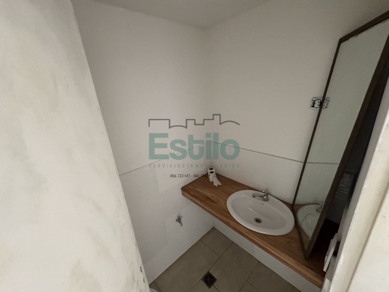 CASA CENTRICA CON LOCAL COMERCIAL